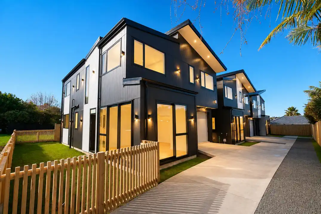 For rent, 4 beds 3 baths house with garage, Available from 1st July, 31A Culver Tce, Howick, Auckland