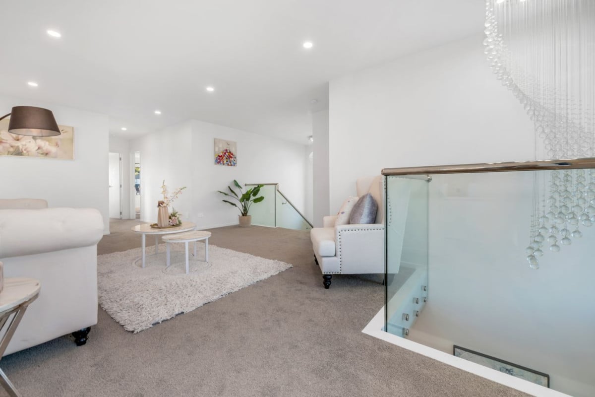 Mission Heights school zone, 2 Kitchens, Clever 1 + 5 layout, 6 beds (3 ensuites) 4.5 baths house, double garage, 34 Kilcooley Road, Flat Bush, Auckland