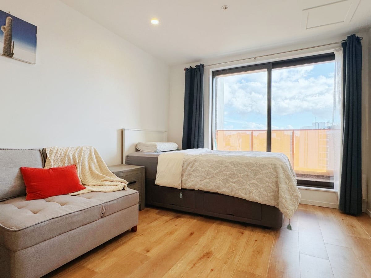 Double Grammar school zone, 30m2 1 bed 1 bath apartment, AUT = 100m or 1min walk, University of Auckland = 700m or 8min walk, Queen Street = 300m or 4min walk, zoned for Auckland Grammar School, Auckland Girls’ Grammar School, Ponsonby Intermediate, Freemans Bay School, 906/57 Wakefield Street, Auckland Central, Auckland