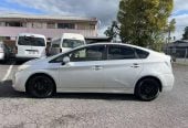 2013 Toyota Prius Hatchback Automatic, 5 seats, Silver, 3 owners, Petrol, 1,790 cc, 402,044 km