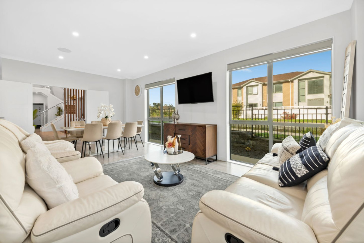 456m2 section, 2 Kitchens, 364m2 8 beds (4 ensuites) 6.5 baths house with double garage and 2 beds granny, close to reserve, schools, Ormiston town centre, 40 Rashni Road, Flat Bush, Auckland