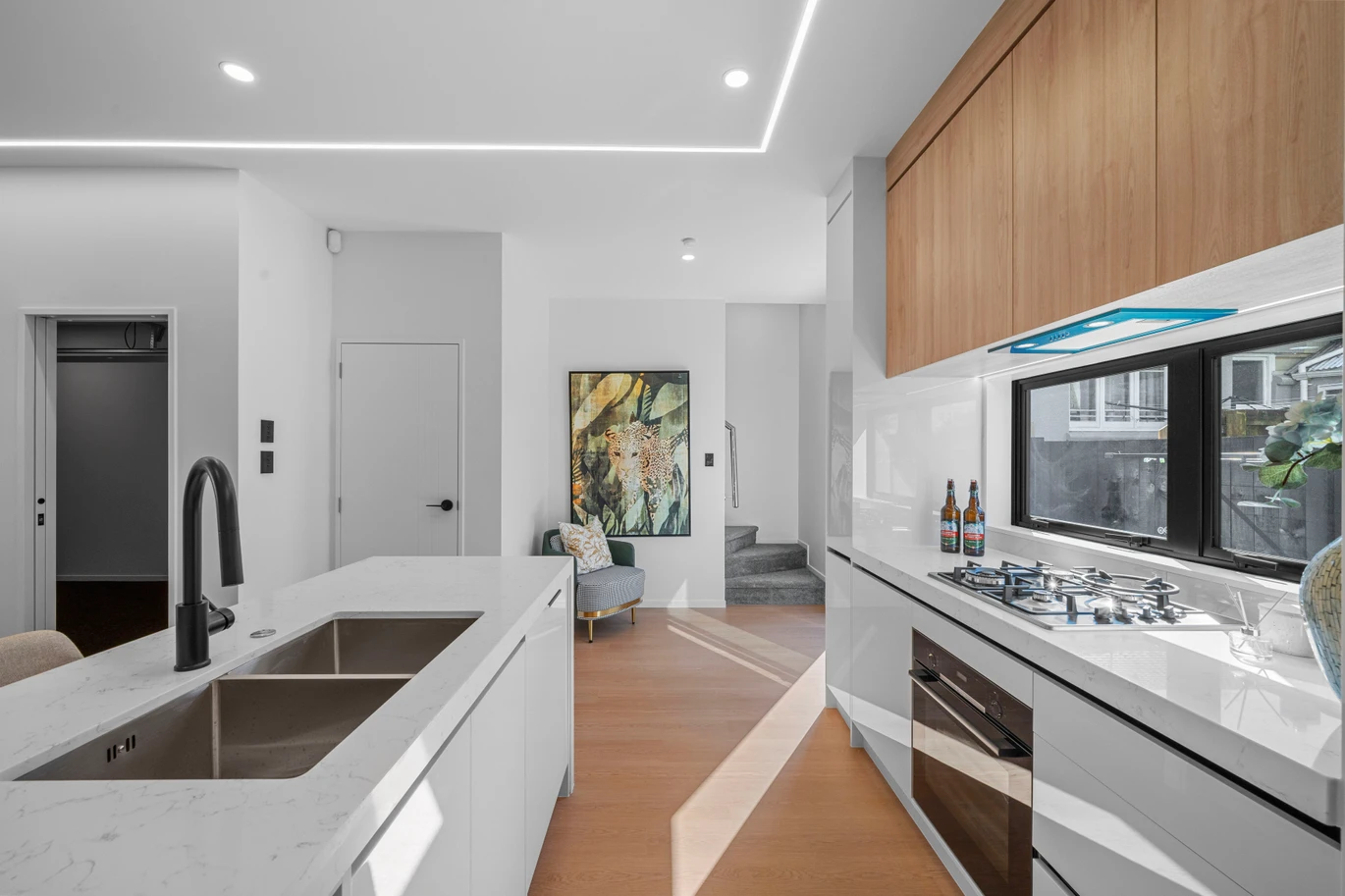 Brandnew standalone 3 beds 2.5 baths home with garage, close to schools, shopping centres, zoned for highly regarded schools including Howick Primary School and Pakuranga College. Lots 1-6/18 Bradbury Road Botany Downs, Auckland