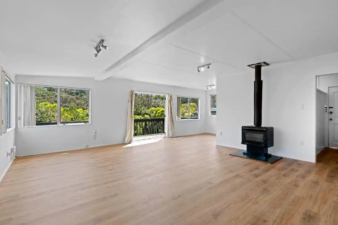 1148m2 section with RC approved for 2 lots, Lot 1, an existing 4 beds 2 baths house on 548m2 section, Lot 2, 600m2 section, Close to schools, parks, shops, 0.9 km to Windy Ridge School, 1.7 km to Glenfield Intermediate School, 35 Domain Road, Glenfield, Auckland