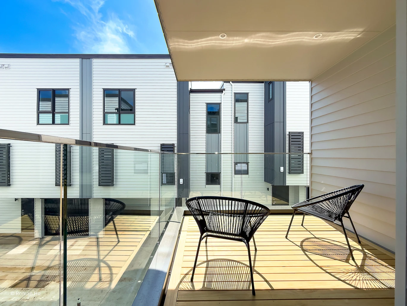 Brandnew 3 double bedrooms plus a dedicated home office/study 2.5 baths home with garage, zoned for Mangapikopiko School with elite ACG Strathallan just a short drive away. close to shops, motorway access, 21 Aratuhia Lane Rosehill, Auckland
