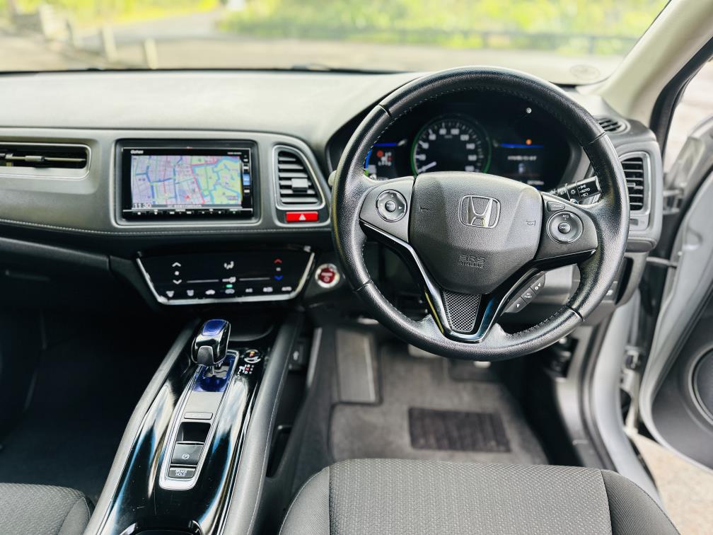 2015 Honda Vezel SPORTS HYBRID !! RV/SUV Tiptronic, 5 seats, Silver, New Import, Hybrid, 1,500 cc, 41,162 km