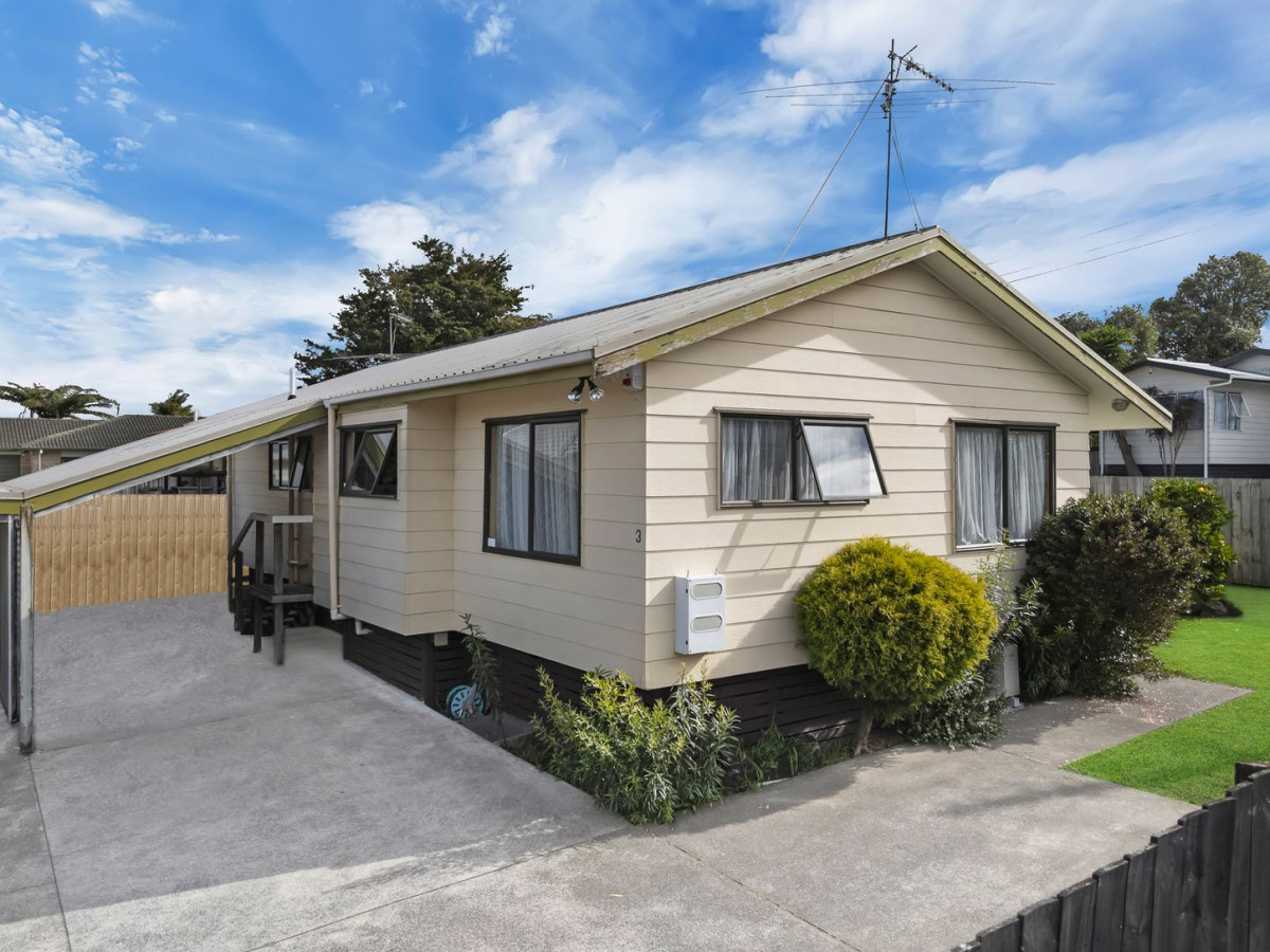 1058m2 section, 3 Standalone 2 beds 1 bath home with car parks, close to transport, shops, schools, and amenities, 22 Ingram Street, Papakura, Auckland