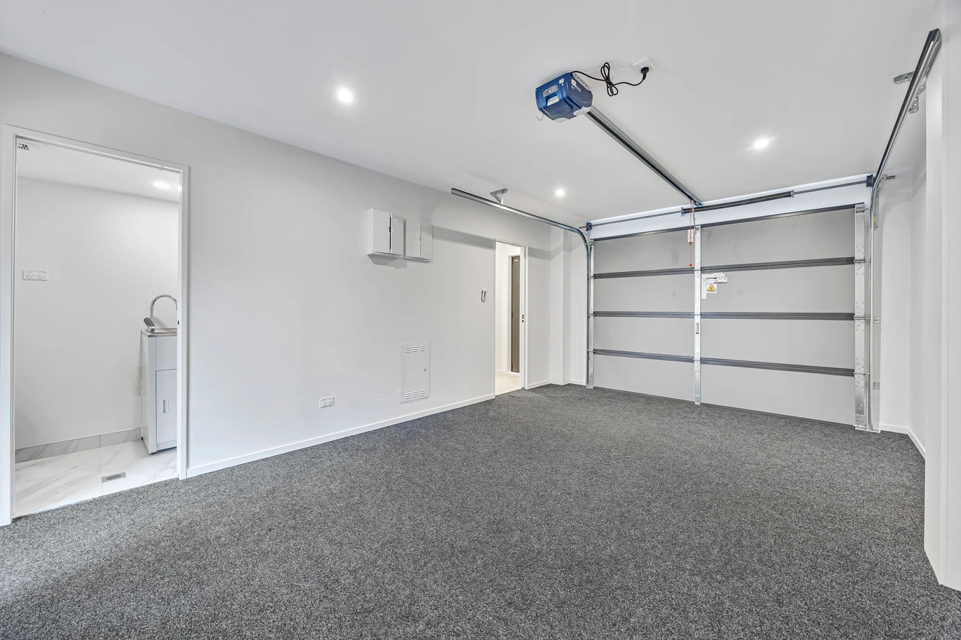 Brandnew 3 beds 2.5 baths home with garage, 1 ensuite ground floor, close to Woolworths, shops, parks, schools, 3/25 Taikata Road Te Atatu Peninsula, Auckland