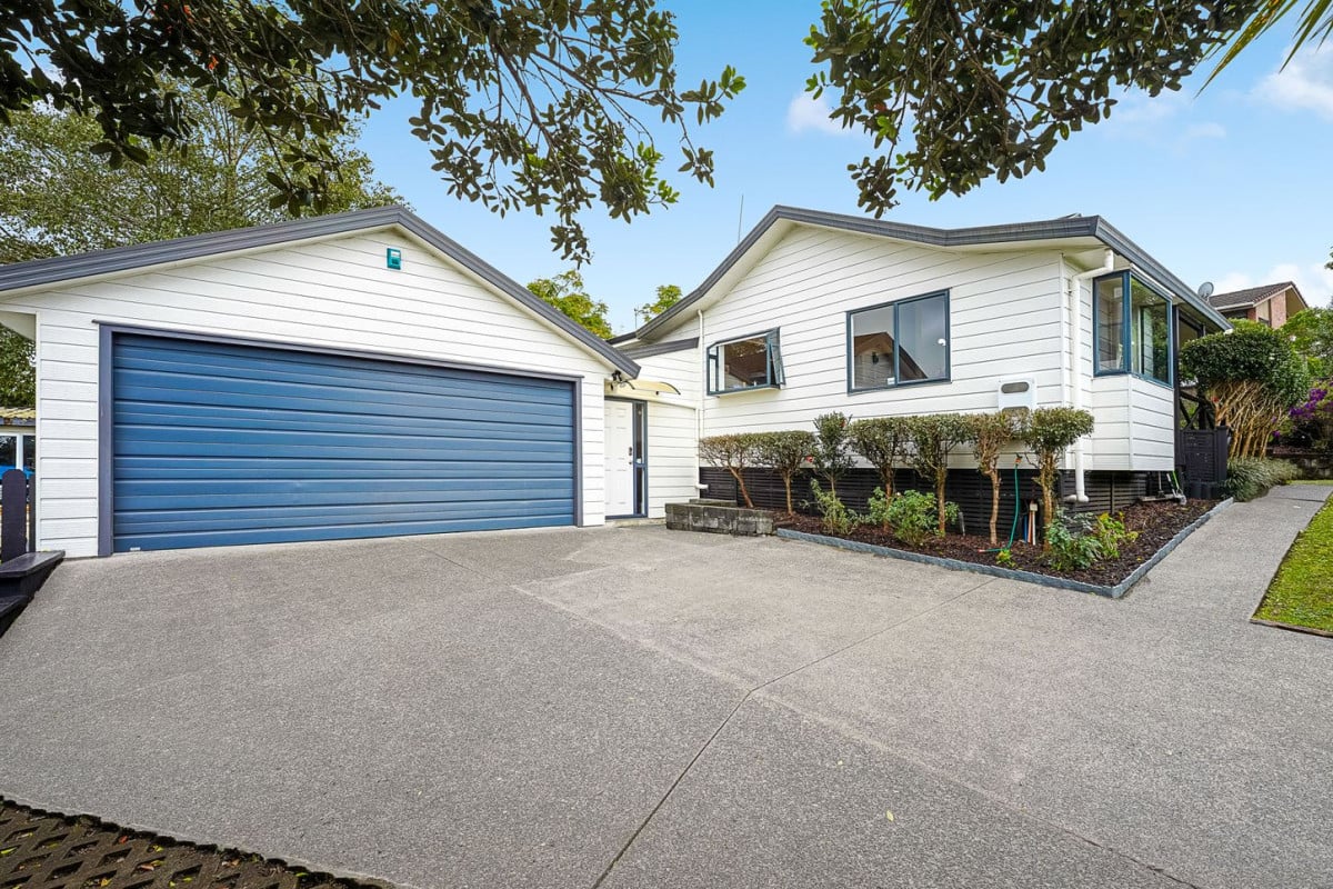 Owners relocating, 1688m2 section, 66m2 3 beds 2 baths house with double garage, located within walking distance to the Palomino shops, Western Heights School, 43 Palomino Drive, Henderson, Auckland