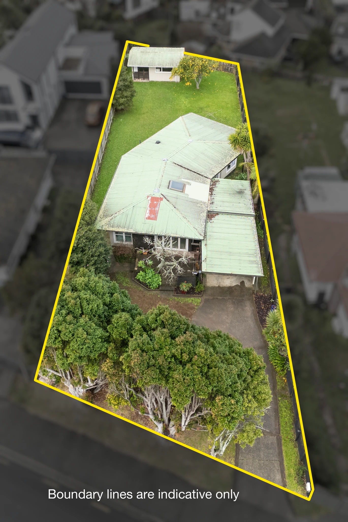 First time on the market, 825m2 section, 167m2 4 beds 1 bath house with carport and a large storage shed positioned at the rear of the section, close to motorway access, supermarket, shops, 67 Maioro Street New Windsor, Auckland
