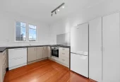 Standalone 3 beds 1 bath house with car park, close to schools, parks, town centre, easy motorway access, 1/39 Settlement Road Papakura, Auckland