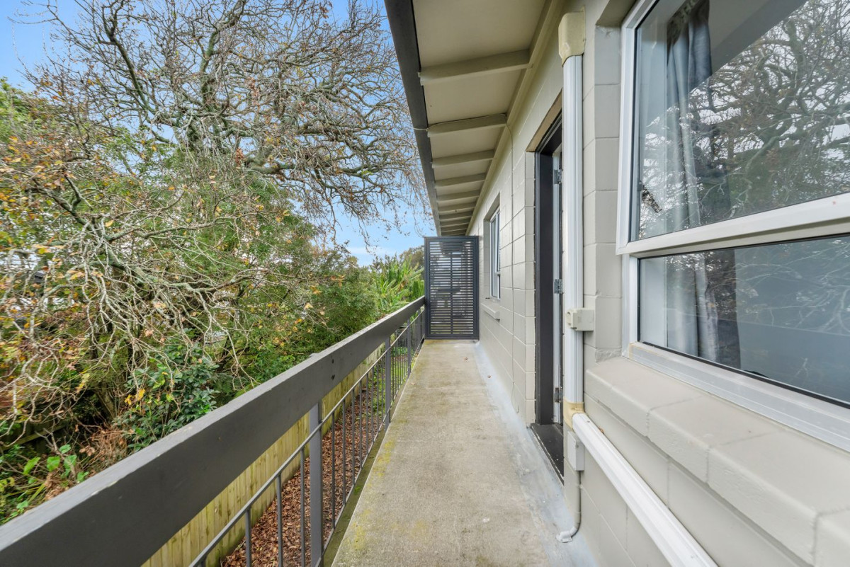 Mt Roskill Grammar zone, 57m2 2 beds 1 bath unit with carport and a separate storage unit, with Three Kings Plaza, supermarkets, cafes, and restaurants just minutes away, zoned for Hillsborough School, Mt Roskill Intermediate, Mt Roskill Grammar, 5/68 Olsen Avenue, Hillsborough, Auckland