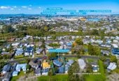 Motivated Vendor with Retirement Plans, 615m2 section, Renovated 3 beds + Flexi room 1 bath house with standalone double garage, close to schools, Lincoln Road’s shops, supermarkets, motorway access, 85 Riverpark Crescent, Henderson, Auckland