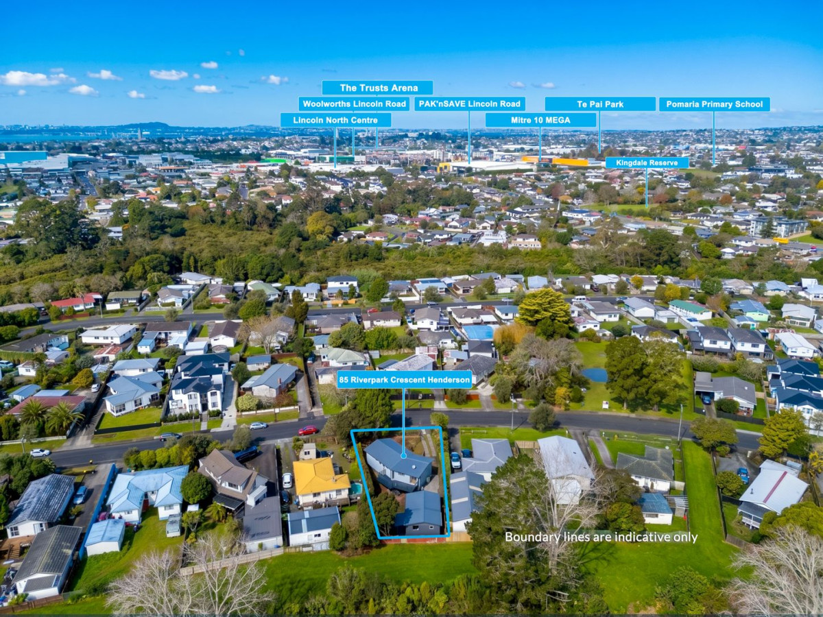 Motivated Vendor with Retirement Plans, 615m2 section, Renovated 3 beds + Flexi room 1 bath house with standalone double garage, close to schools, Lincoln Road’s shops, supermarkets, motorway access, 85 Riverpark Crescent, Henderson, Auckland