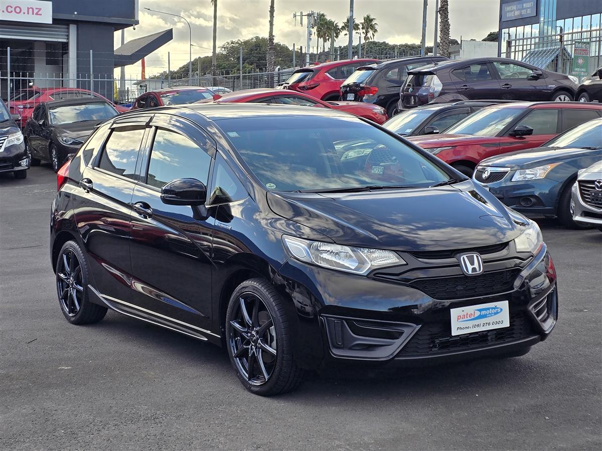 2016 Honda Fit Hybrid !! Leather Seats !! Superb condition !! Hatchback Automatic, 5 seats, Black, Hybrid, 1,490 cc, 94,779 km