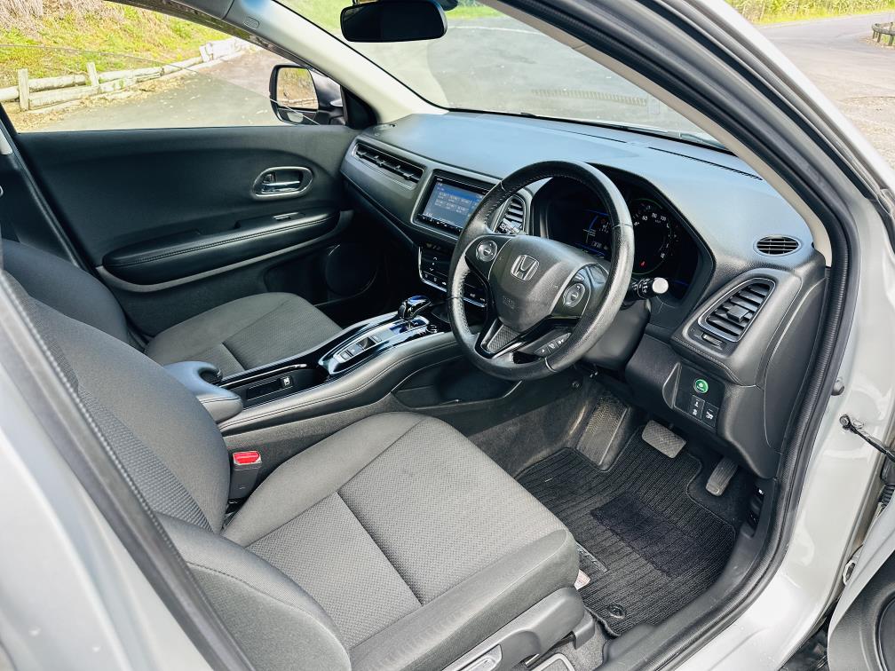 2015 Honda Vezel HYBRID !! HIGH SPEC !! RV/SUV Tiptronic, 5 seats, Silver,New Import, Hybrid, Petrol, 1,500 cc, 28,926 km