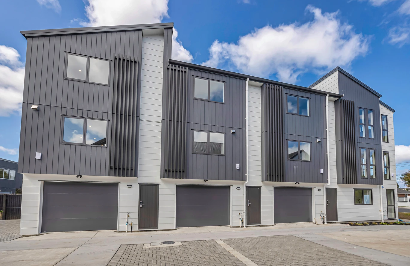 Brandnew 3 beds 2.5 baths home with garage, 1 ensuite ground floor, close to Woolworths, shops, parks, schools, 3/25 Taikata Road Te Atatu Peninsula, Auckland