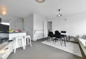 Motivated vendor wants it go, Double Grammar school zone, 2 beds 1 bath apartment, with a secure lock-up garage plus additional storage downstairs. close to shops, supermarket, schools, zoned for Auckland Grammar and Epsom Girls Grammar school, 38B Horoeka Avenue Mount Eden, Auckland