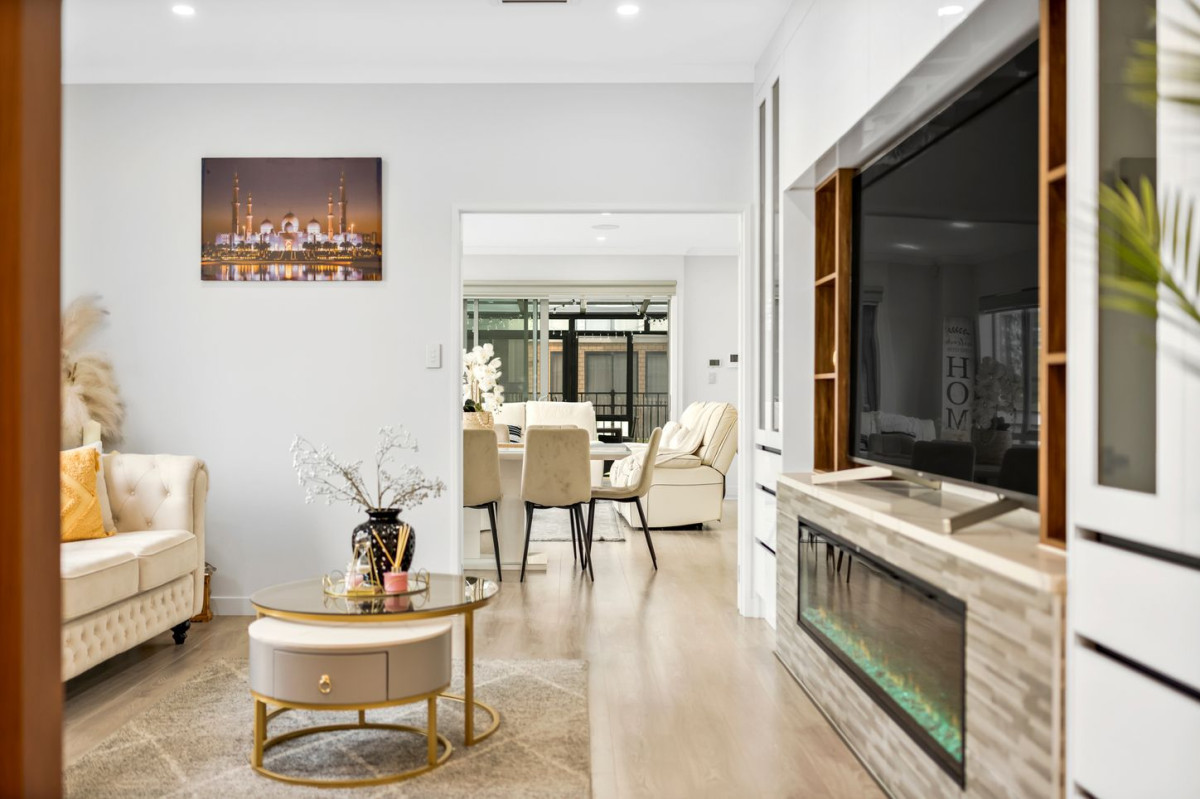 456m2 section, 2 Kitchens, 364m2 8 beds (4 ensuites) 6.5 baths house with double garage and 2 beds granny, close to reserve, schools, Ormiston town centre, 40 Rashni Road, Flat Bush, Auckland