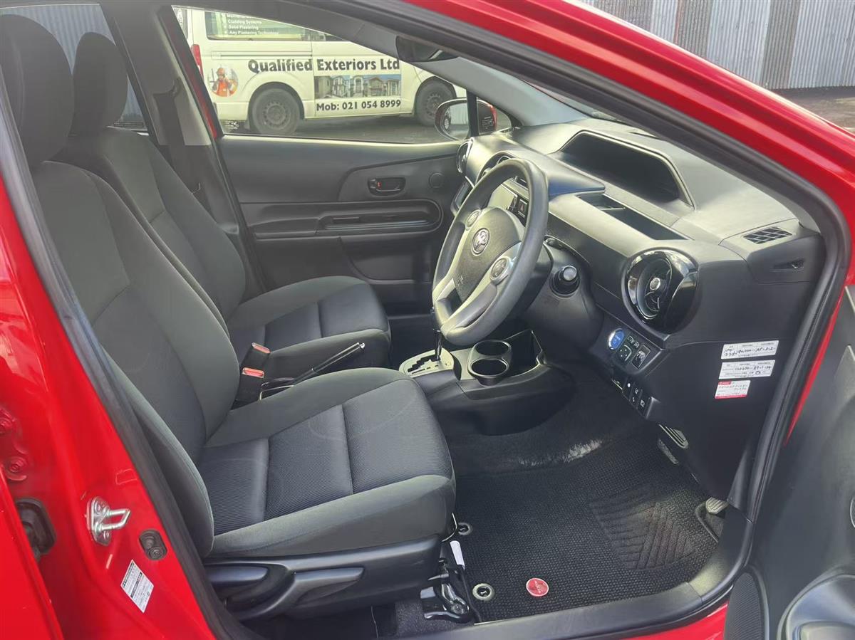2015 Toyota Aqua Hatchback Automatic, 5 seats, Petrol, 1,496 cc, 119,748 km