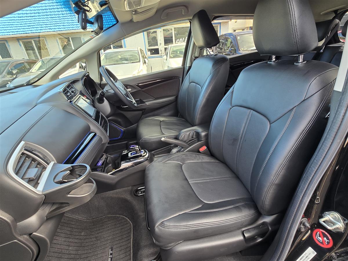 2016 Honda Fit Hybrid !! Leather Seats !! Superb condition !! Hatchback Automatic, 5 seats, Black, Hybrid, 1,490 cc, 94,779 km