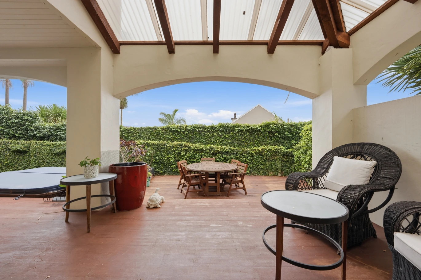 Built with a modern cavity system, 247m2 4 beds 2.5 baths house with double garage and a basement wine cellar, zoned for Marina View School, Hobsonville School, Hobsonville Point Secondary School, St Paul’s School, 157C Hobsonville Road West Harbour, Auckland