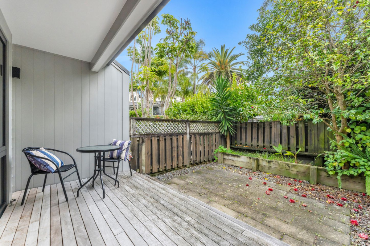Owners Bound for the Country, 130m2 2 beds 2 baths townhouse with tandem garage, Located within the highly sought-after Summerfield Villas, residents enjoy exclusive access to excellent lifestyle amenities, including a heated swimming pool and fully equipped gym. 78/386 Richmond Road, Grey Lynn, Auckland