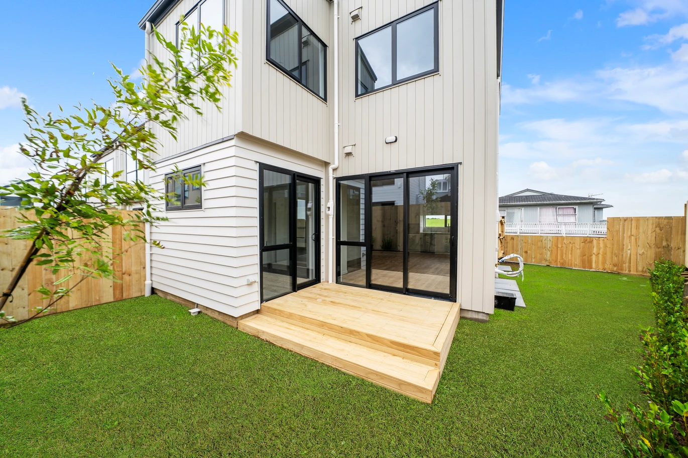 10-Years Stamford Warranty Insurance, Brandnew standalone 3 beds 2.5 baths home with car park, freehold, no body corp or society fee, close to motorway access, local shops, Lot 1/5 Richard Road Mangere, Auckland