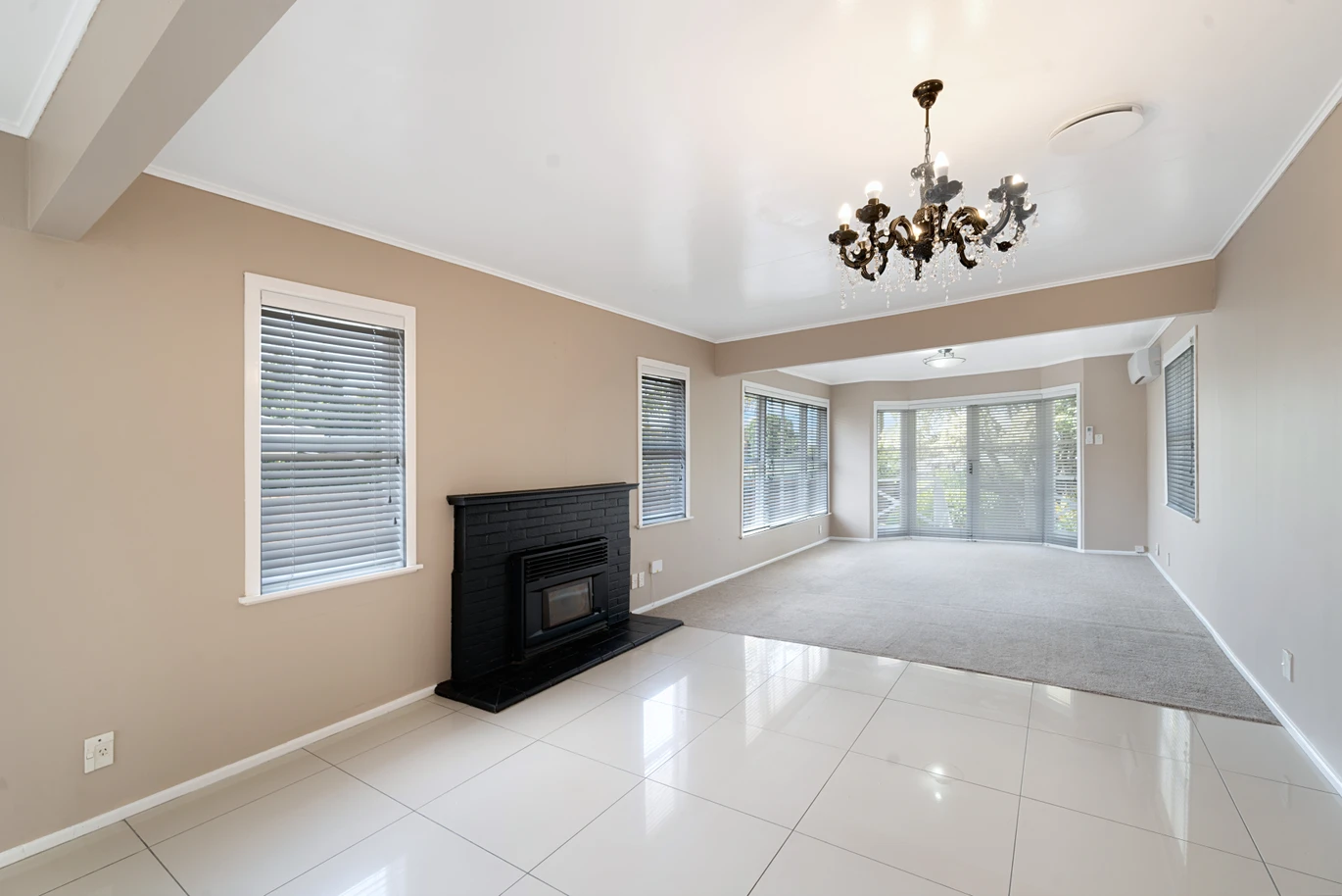 809m2 section, Must SELL ASAP, Due to mounting financial pressures, Forget the CV and ignore past prices, 4 beds 1.5 baths house wit garage, In zone for Freyberg Community School, Rangeview Intermediate, and Rutherford College. 16 Coniston Avenue Te Atatu South, Auckland