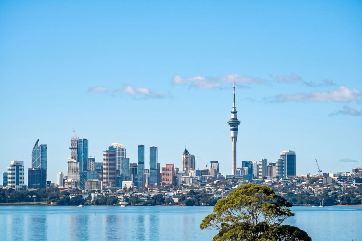 Owners Downsizing After 26 Years, 624m2 section, 190m2 3 beds 2 baths house with double garage, Zoned for the highly regarded Marina View School and Hobsonville Point Secondary School, with Marina View School just a short walk away, 112 West Harbour Drive, West Harbour, Auckland