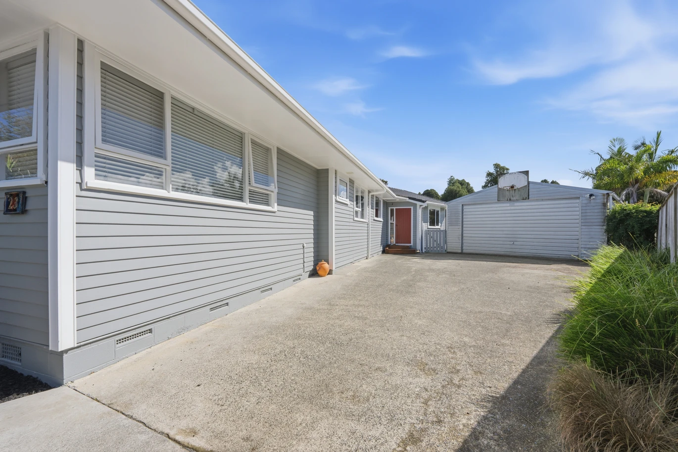 909m2 section, 158m2 4 beds 2 baths main houe PLUS a separate wing/sleepout with a 5th bedroom, bathroom, and covered deck, a massive covered patio with a professional-grade wood-fired pizza oven and a fully equipped outdoor bar area, a large carport, close to reserves, local shops, schools, 23 Tabitha Crescent Henderson, Auckland