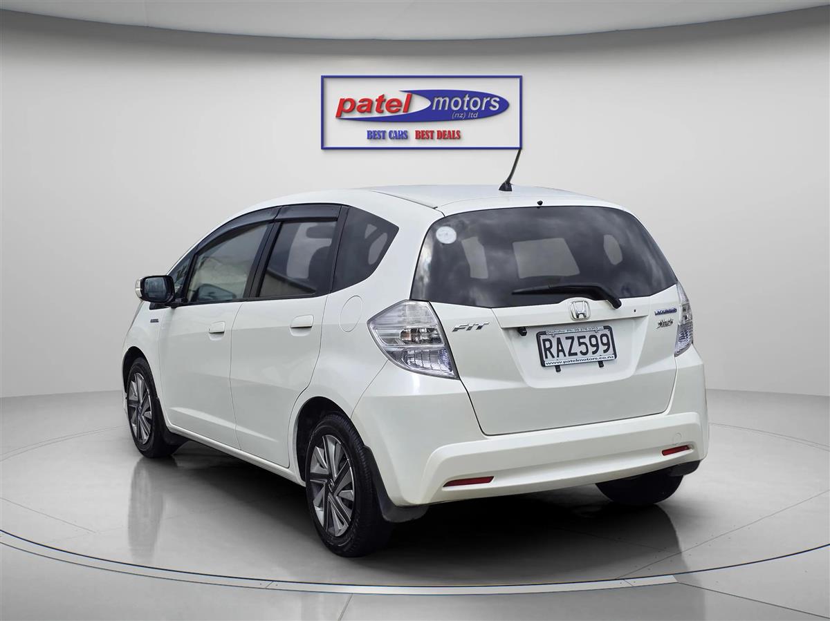 2012 Honda Fit HYBRID !! Top Spec !! heated seats !! Cruise control !! Reverse camera Hatchback Automatic, 5 seats, Hybrid, 1,339 cc, 154,359 km