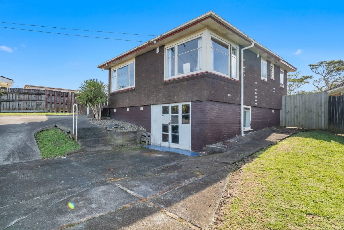 Deceased Estate, 875m2 section, 3 beds 1 bath house, A short walk to Jean Batten School; handy to Sir Douglas Bader Intermediate and Aorere College, Close to Māngere Town Centre, supermarkets, and local parks, motorway access, 18 Prangley Avenue, Mangere, Auckland