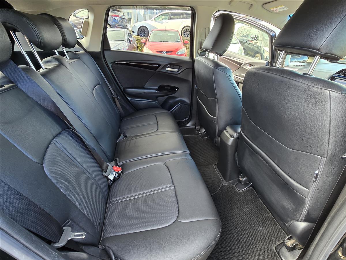 2016 Honda Fit Hybrid !! Leather Seats !! Superb condition !! Hatchback Automatic, 5 seats, Black, Hybrid, 1,490 cc, 94,779 km