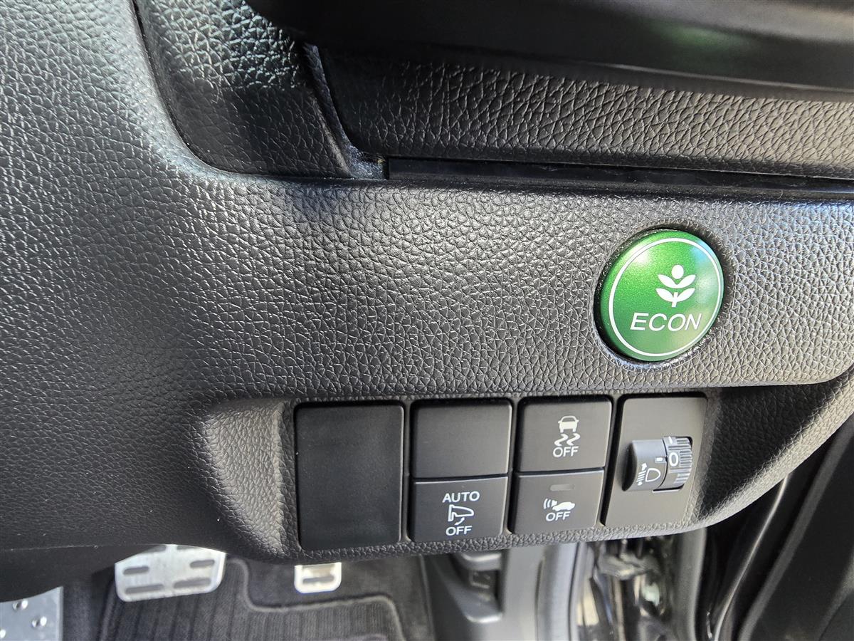 2016 Honda Fit Hybrid !! Leather Seats !! Superb condition !! Hatchback Automatic, 5 seats, Black, Hybrid, 1,490 cc, 94,779 km