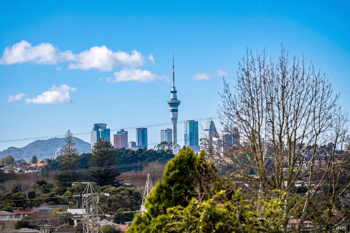 453m2 section, Selling After 27 Years To Downsize, 3 beds 2 baths house with 2 single garages, close to schools, shops, 10 Kelwyn Road, Kelston, Auckland