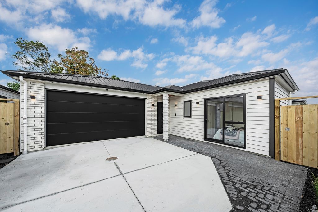 160m2 Standalone 4 beds (2 ensuites) 3 baths houe with double garage, easy access to local schools, parks, shops, and motorway connections, 10 Furlough Road, Opaheke, Auckland