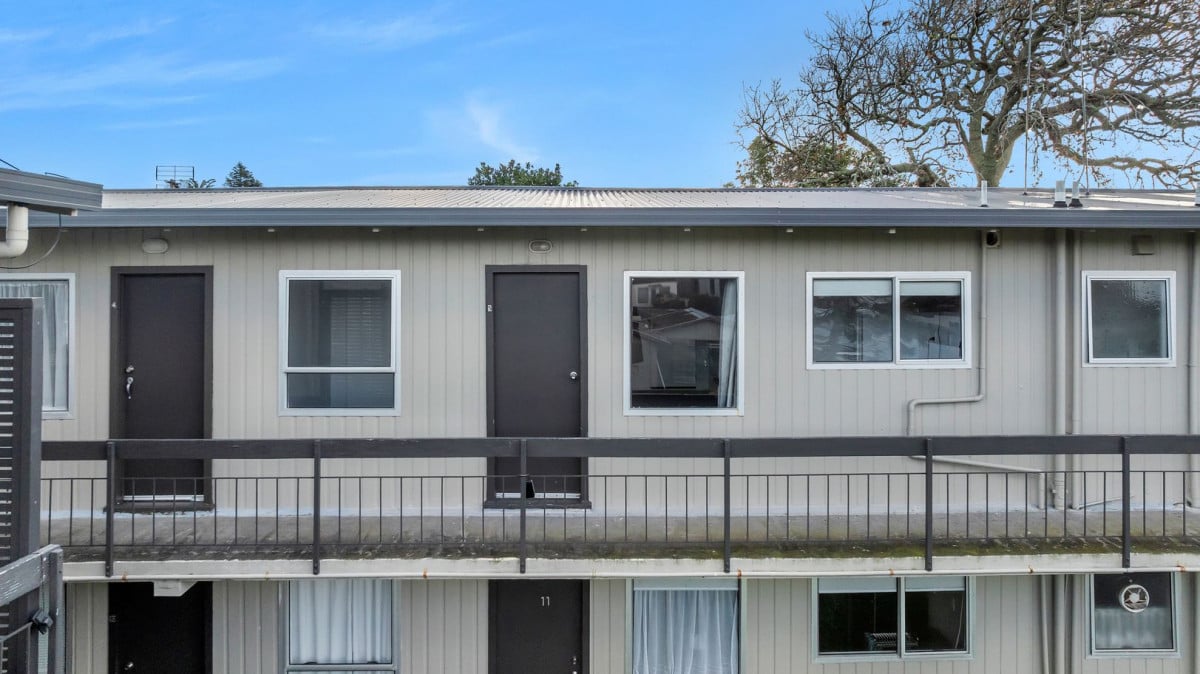Mt Roskill Grammar zone, 57m2 2 beds 1 bath unit with carport and a separate storage unit, with Three Kings Plaza, supermarkets, cafes, and restaurants just minutes away, zoned for Hillsborough School, Mt Roskill Intermediate, Mt Roskill Grammar, 5/68 Olsen Avenue, Hillsborough, Auckland