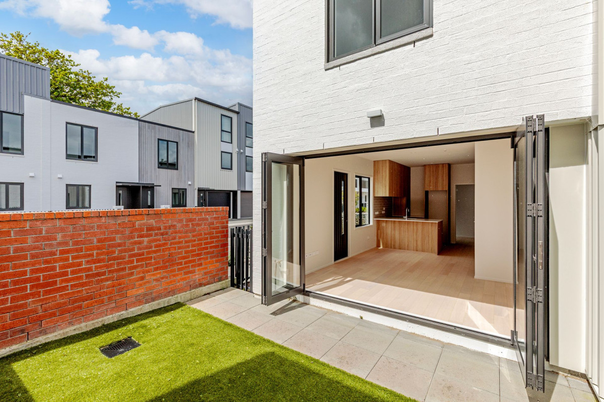 Brandnew, 1-124: 3 Bedrooms 3 Bathrooms with carpark. Floor size: 90m2 plus courtyard 37m2. Price: $900,000 +, 7A & 7B: Dual Key Two Studio Apartments. Floor size: 73m2 plus courtyard 24m2. Price: $700,000 +, Unit 113: 2 Bedrooms 3 Bathrooms with carpark. Floor size: 74m2 plus courtyard 16m2. Price: $800,000 +, 124 Taylors Road Mt Albert, Auckland