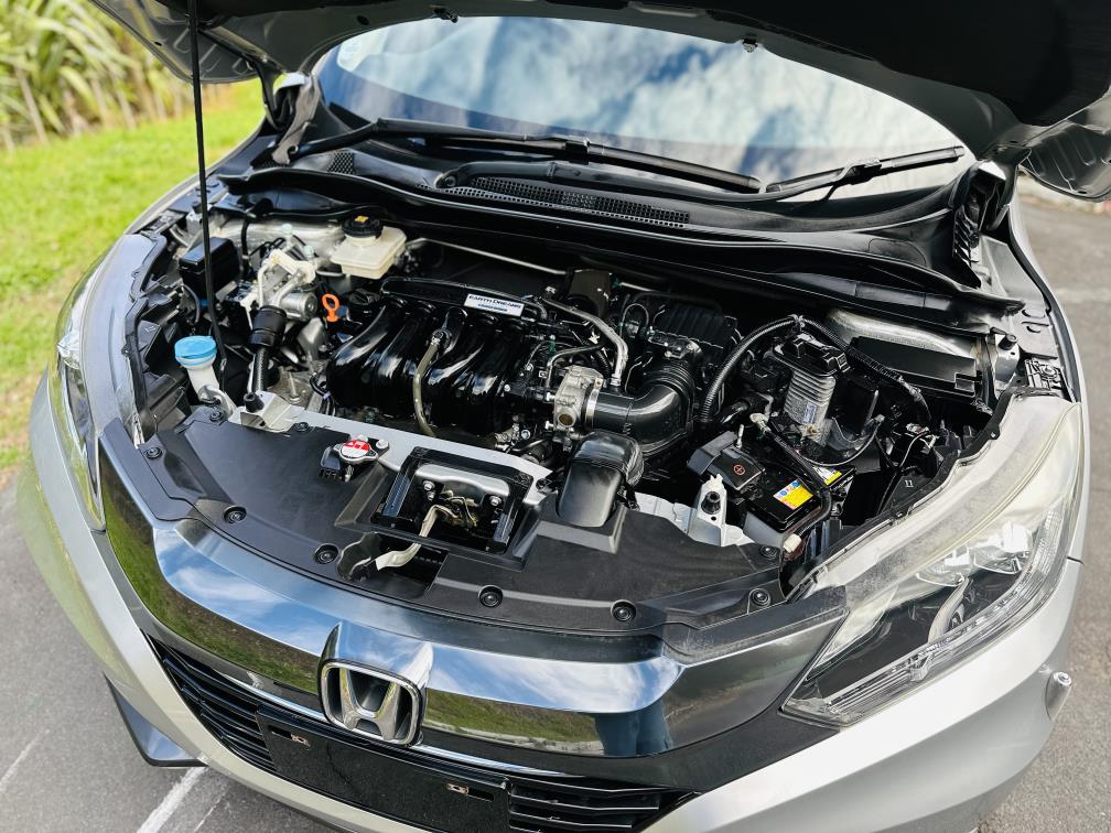 2015 Honda Vezel HYBRID !! HIGH SPEC !! RV/SUV Tiptronic, 5 seats, Silver,New Import, Hybrid, Petrol, 1,500 cc, 28,926 km