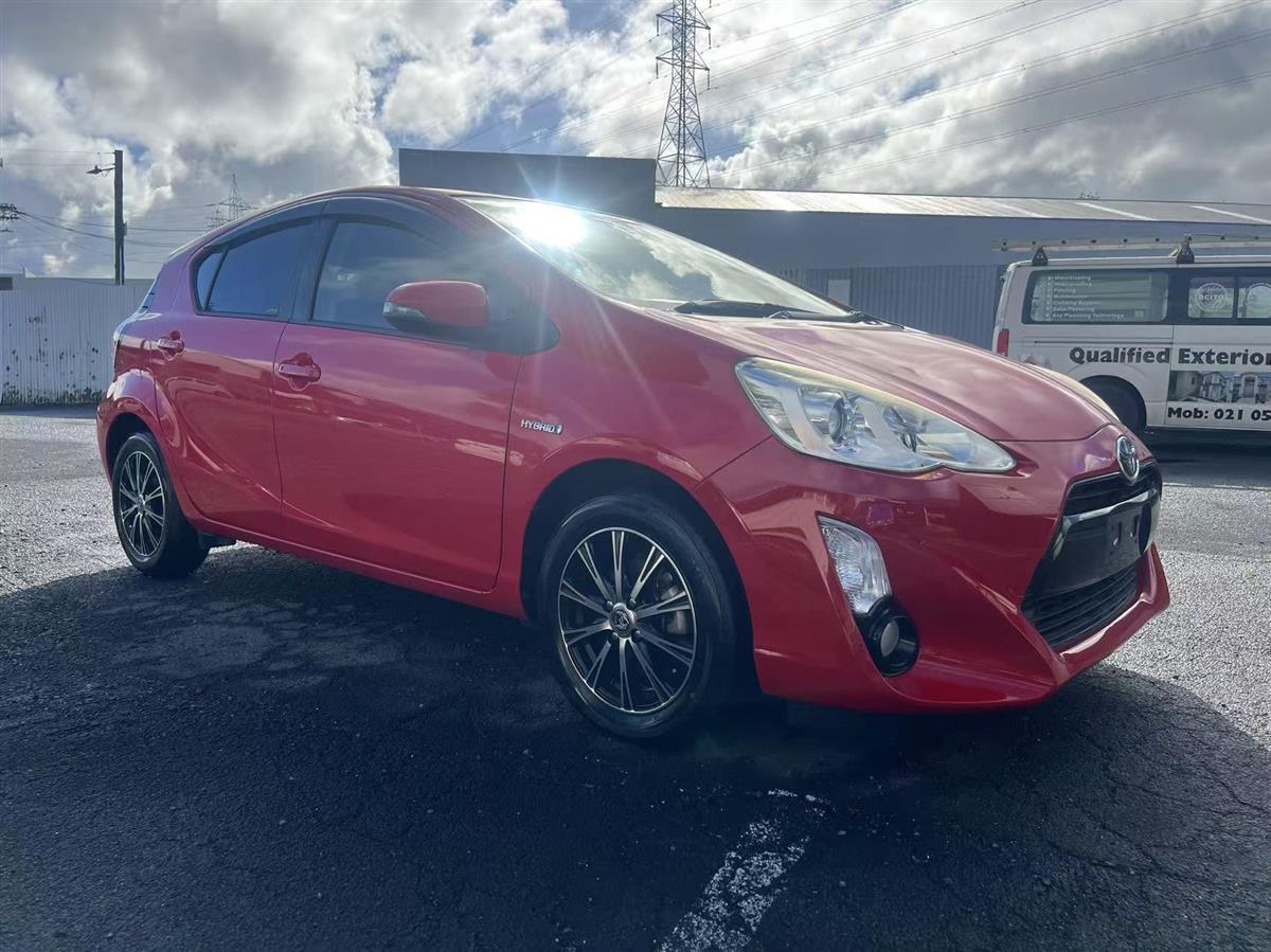 2015 Toyota Aqua Hatchback Automatic, 5 seats, Petrol, 1,496 cc, 119,748 km