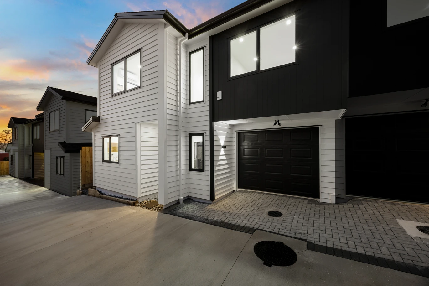 10-Year Master Build Warranty, Brandnew 4 beds (2 ensuites) 3.5 baths duplex home with garage, close to motorway access, Mount Roskill Shopping Hub, In zone for New Windsor School, Blockhouse Bay Intermediate and Lynfield College, 25B Rosamund Avenue New Windsor, Auckland