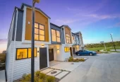 Brandnew 3 double bedrooms plus a dedicated home office/study 2.5 baths home with garage, zoned for Mangapikopiko School with elite ACG Strathallan just a short drive away. close to shops, motorway access, 25 Aratuhia Lane Rosehill, Auckland