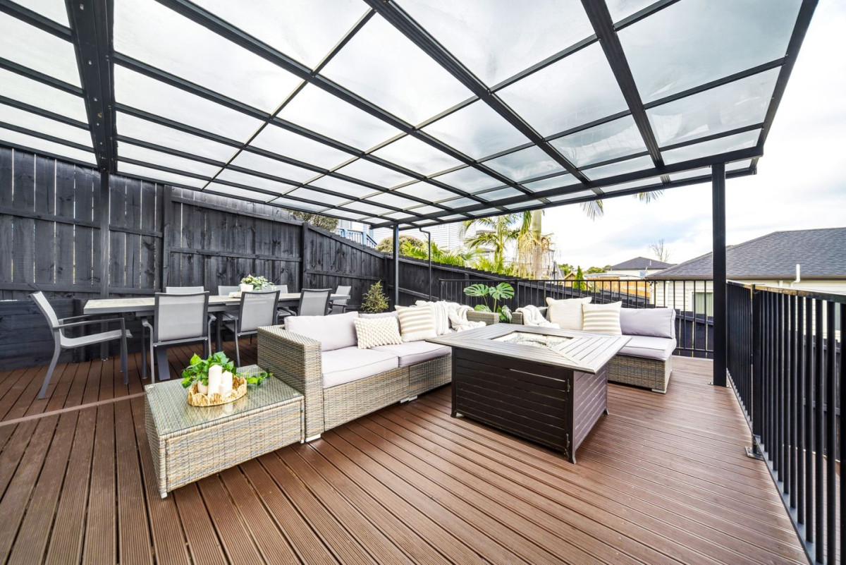 534m2 section, 253m2 5 beds (2 ensuites) 4 baths house with double garage, close to quality schools, parks, local shops, 14 San Casello Rise, Henderson, Auckland