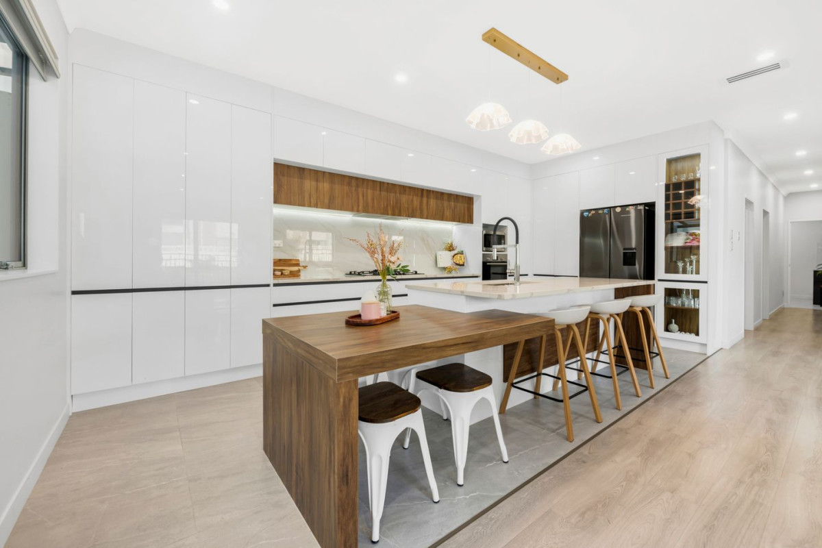 456m2 section, 2 Kitchens, 364m2 8 beds (4 ensuites) 6.5 baths house with double garage and 2 beds granny, close to reserve, schools, Ormiston town centre, 40 Rashni Road, Flat Bush, Auckland