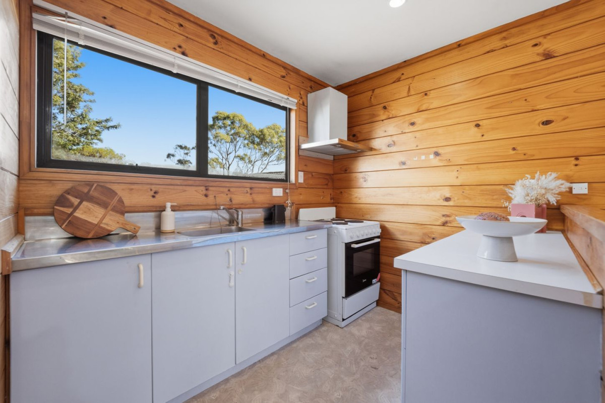 Rangitoto College zone, Home and income on 728m2 section, 171m2 4 beds 2 baths house with garage, The property provides flexible accommodation options, close to schools, Browns Bay village, beach, 4 Redwing Street, Browns Bay, Auckland