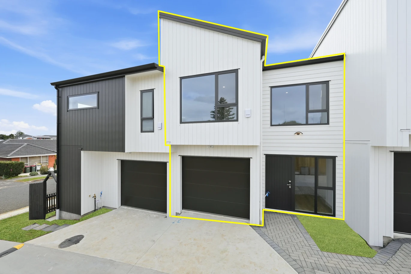 Brandnew freehold 3 beds 2.5 baths home with garage, Stamford’s 10-Year Building Warranty, no body corp or society fees, close to Hunters Plaza, motorway access, Lot 4/6 Richards Avenue Papatoetoe, Auckland