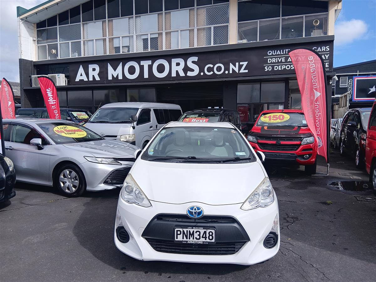 2017 Toyota Aqua Petrol Hybrid Hatchback Automatic, 5 seats, 1,496 cc, 199,341 km