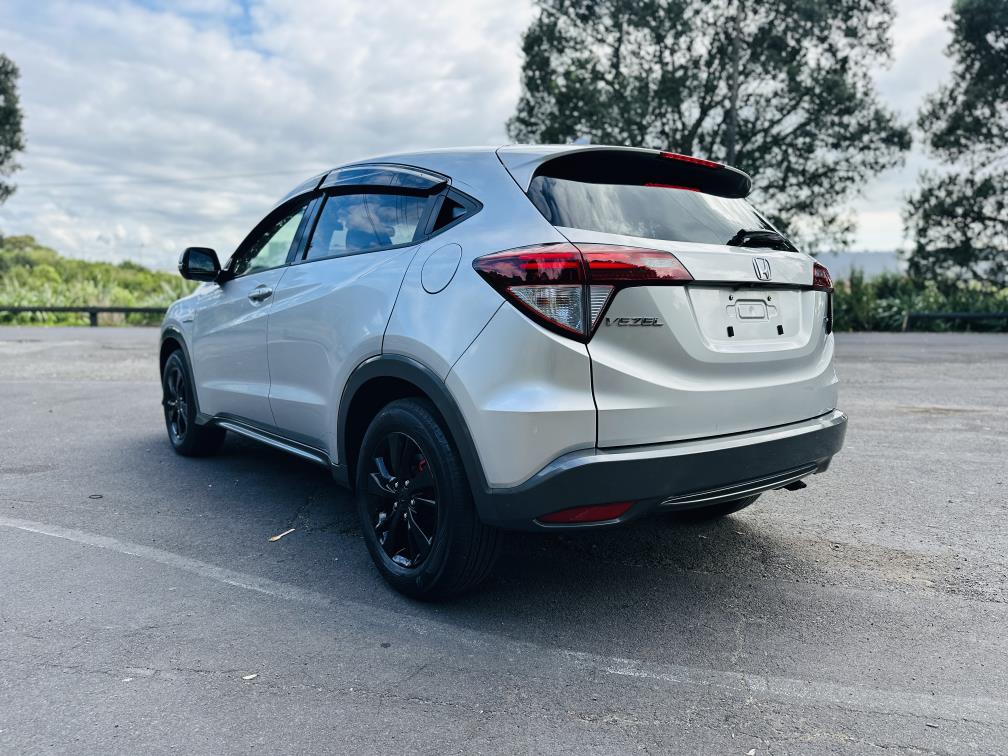 2015 Honda Vezel HYBRID !! HIGH SPEC !! RV/SUV Tiptronic, 5 seats, Silver,New Import, Hybrid, Petrol, 1,500 cc, 28,926 km