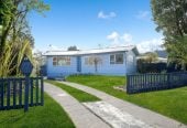 Motivated Vendor with Retirement Plans, 615m2 section, Renovated 3 beds + Flexi room 1 bath house with standalone double garage, close to schools, Lincoln Road’s shops, supermarkets, motorway access, 85 Riverpark Crescent, Henderson, Auckland