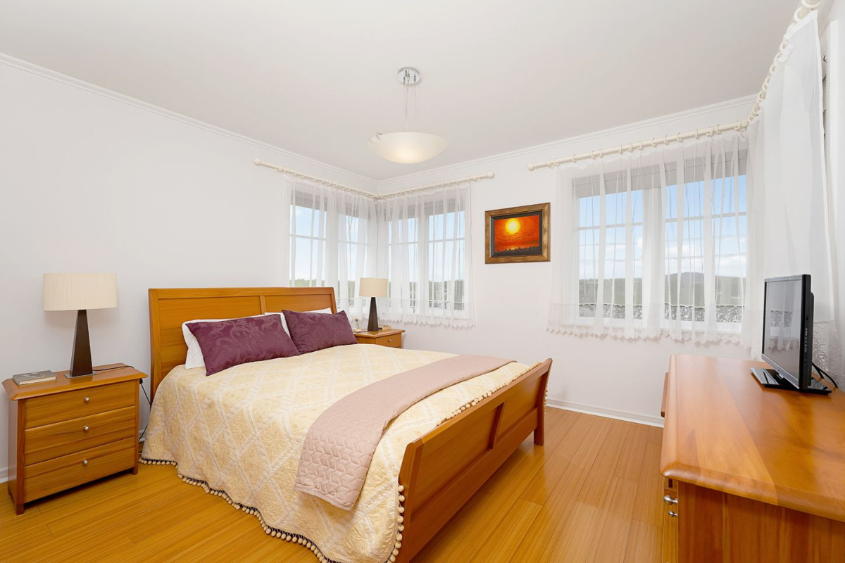 453m2 section, Selling After 27 Years To Downsize, 3 beds 2 baths house with 2 single garages, close to schools, shops, 10 Kelwyn Road, Kelston, Auckland